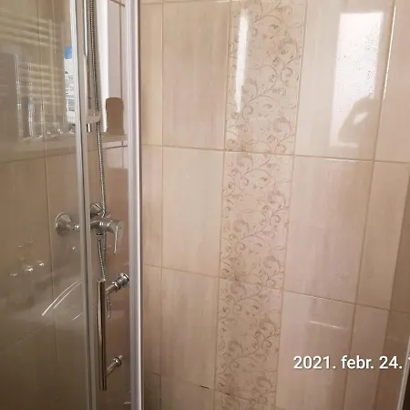 Rózsa Apartmanhotel *
